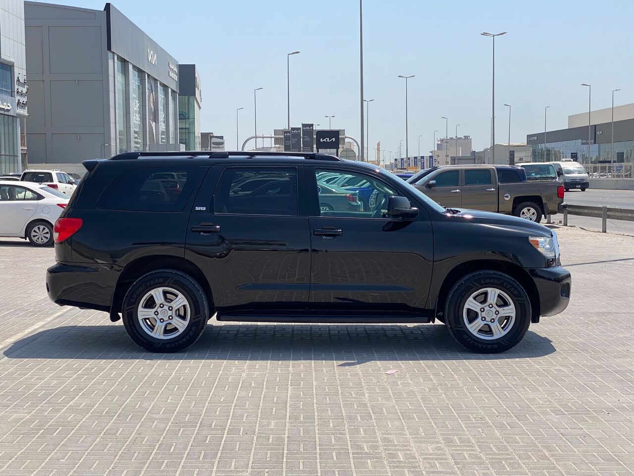 Manama, Vehicles, Cars & Trucks , BHD 8500,  Toyota Sequoia,  2016,  Automatic,  177300 KM,    (Black)