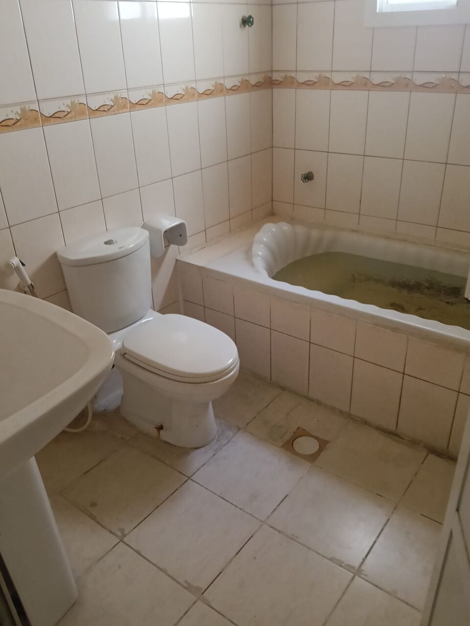 Salmaniya, Apartments, Flats, Houses & Villas, BHD 180/month,  2 BR,  2 Bedroom Unfurnished Flat For Without Ewa