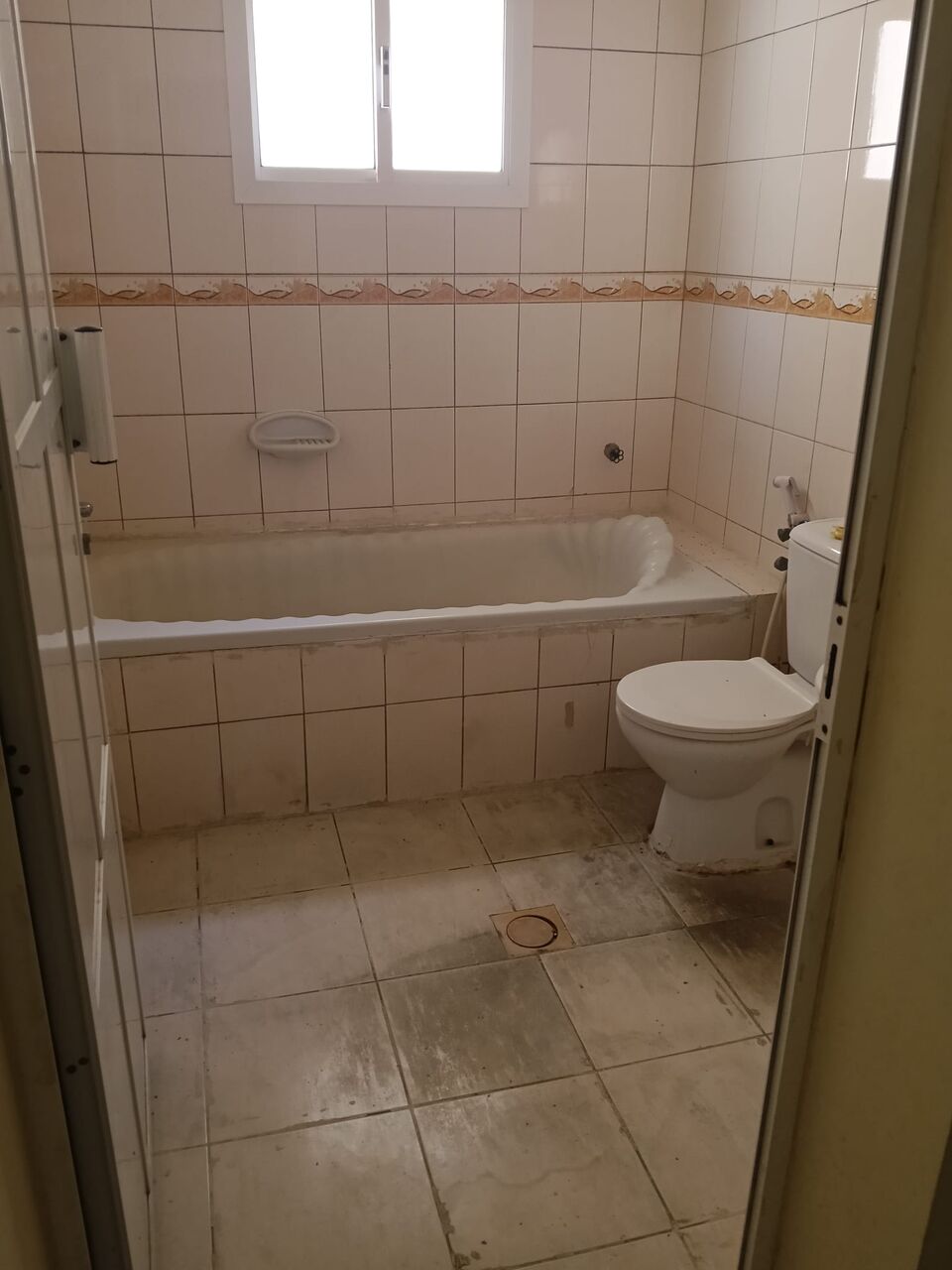 Salmaniya, Apartments, Flats, Houses & Villas, BHD 180/month,  2 BR,  2 Bedroom Unfurnished Flat For Without Ewa