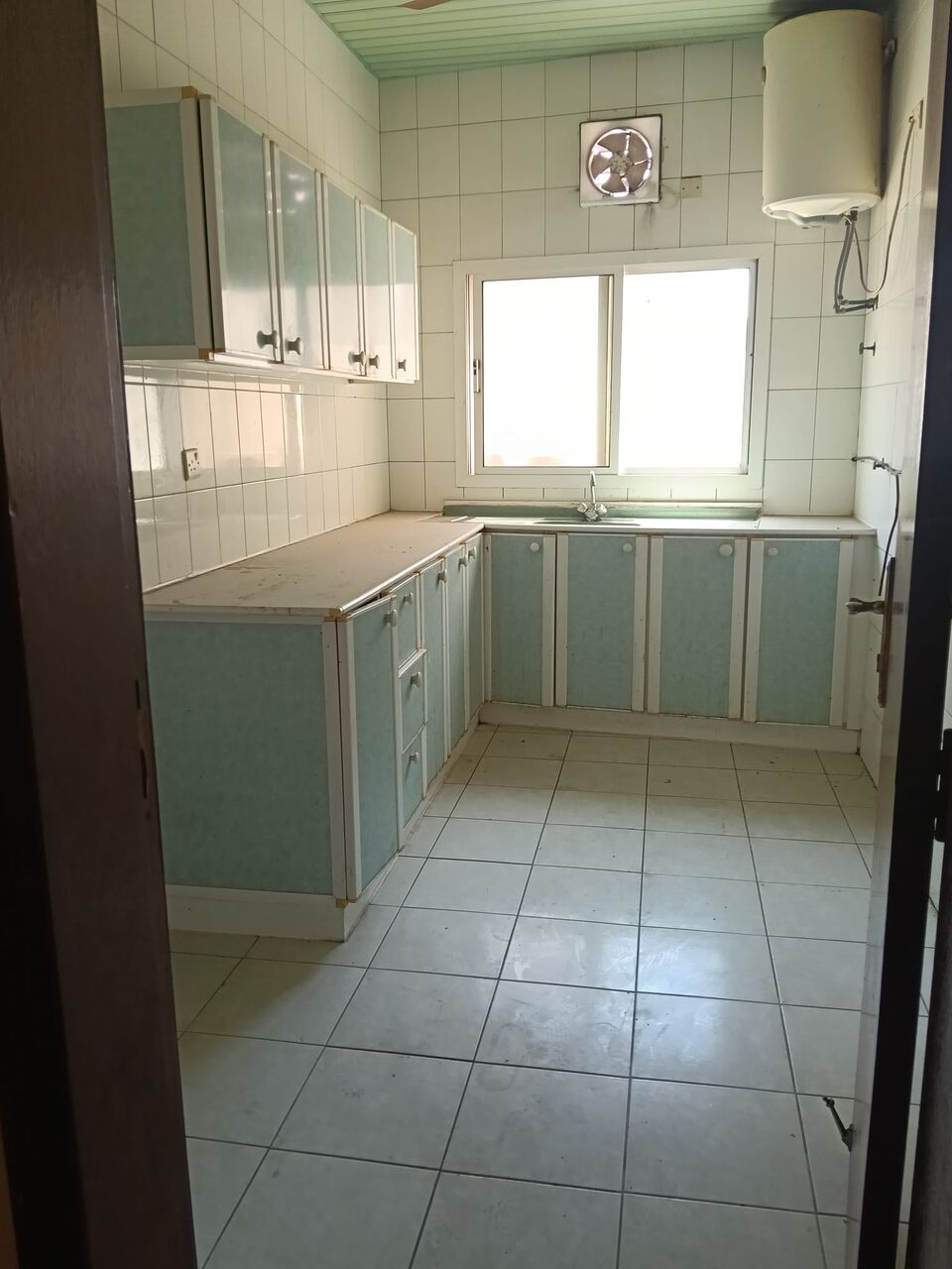 Salmaniya, Apartments, Flats, Houses & Villas, BHD 180/month,  2 BR,  2 Bedroom Unfurnished Flat For Without Ewa