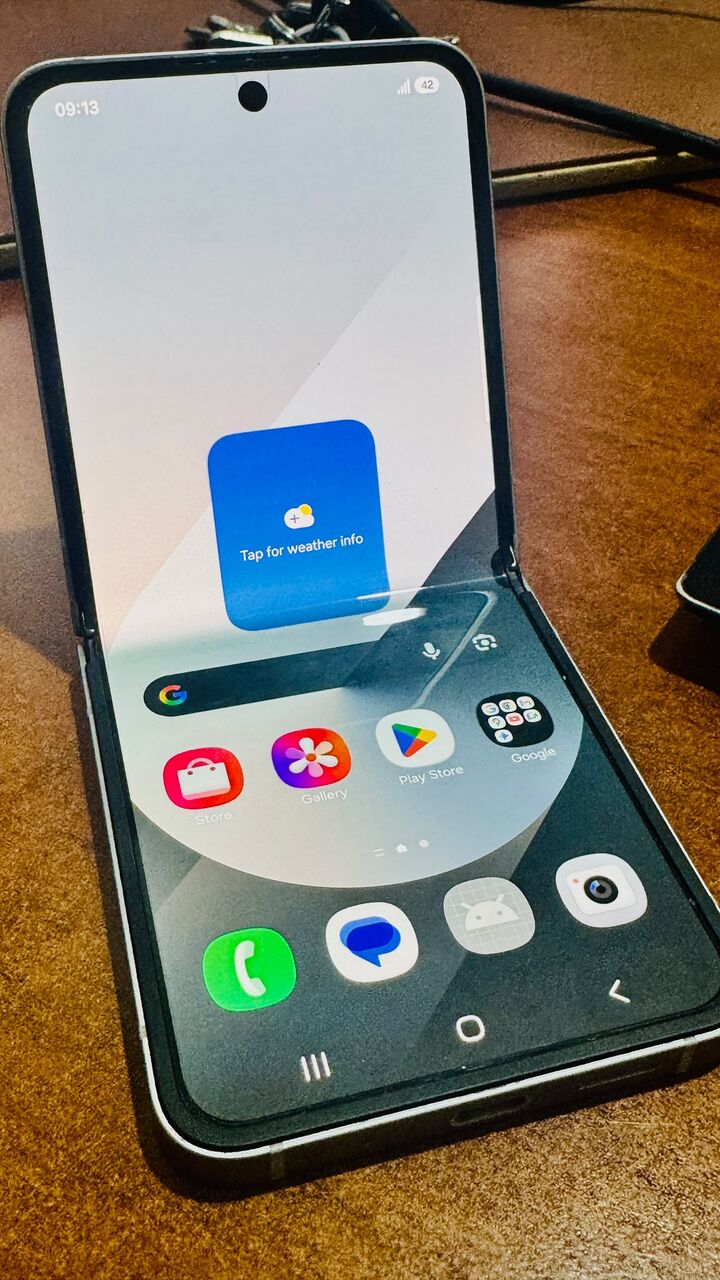 Manama, Mobile Phones, BHD 180,  BHD 180, Samsung Flip 6 / 256 GB