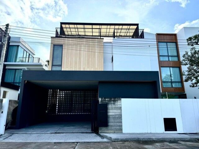 Bangkok, Real Estate For Sale, THB 15900000,  3 BR,  54 Sq. Feet,  Chet Yot Zone, Selling For 15.9 Million, 3-story Pool Villa, Large House, Luxuriously