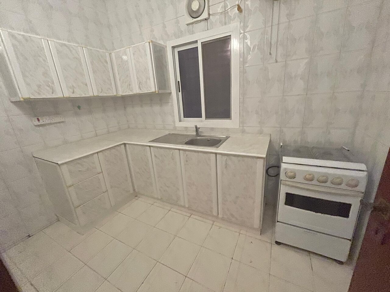 Manama, Apartments, Flats, Houses & Villas, BHD 160/month,  2 BR,  2 Bedroom In Gudebiyah Near Sacred Heart Church