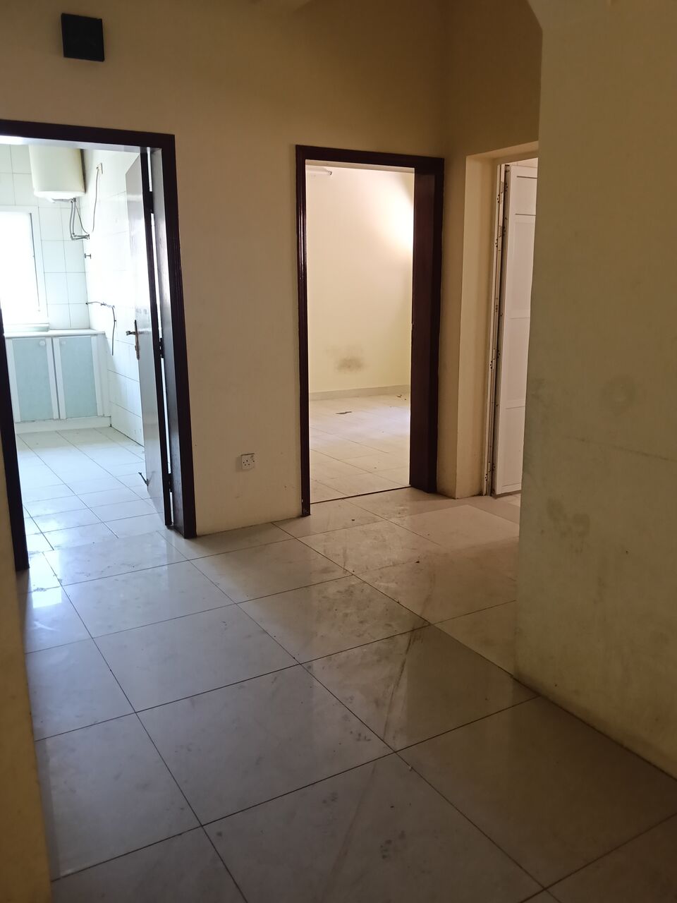 Salmaniya, Apartments, Flats, Houses & Villas, BHD 180/month,  2 BR,  2 Bedroom Unfurnished Flat For Rent Without Ewa