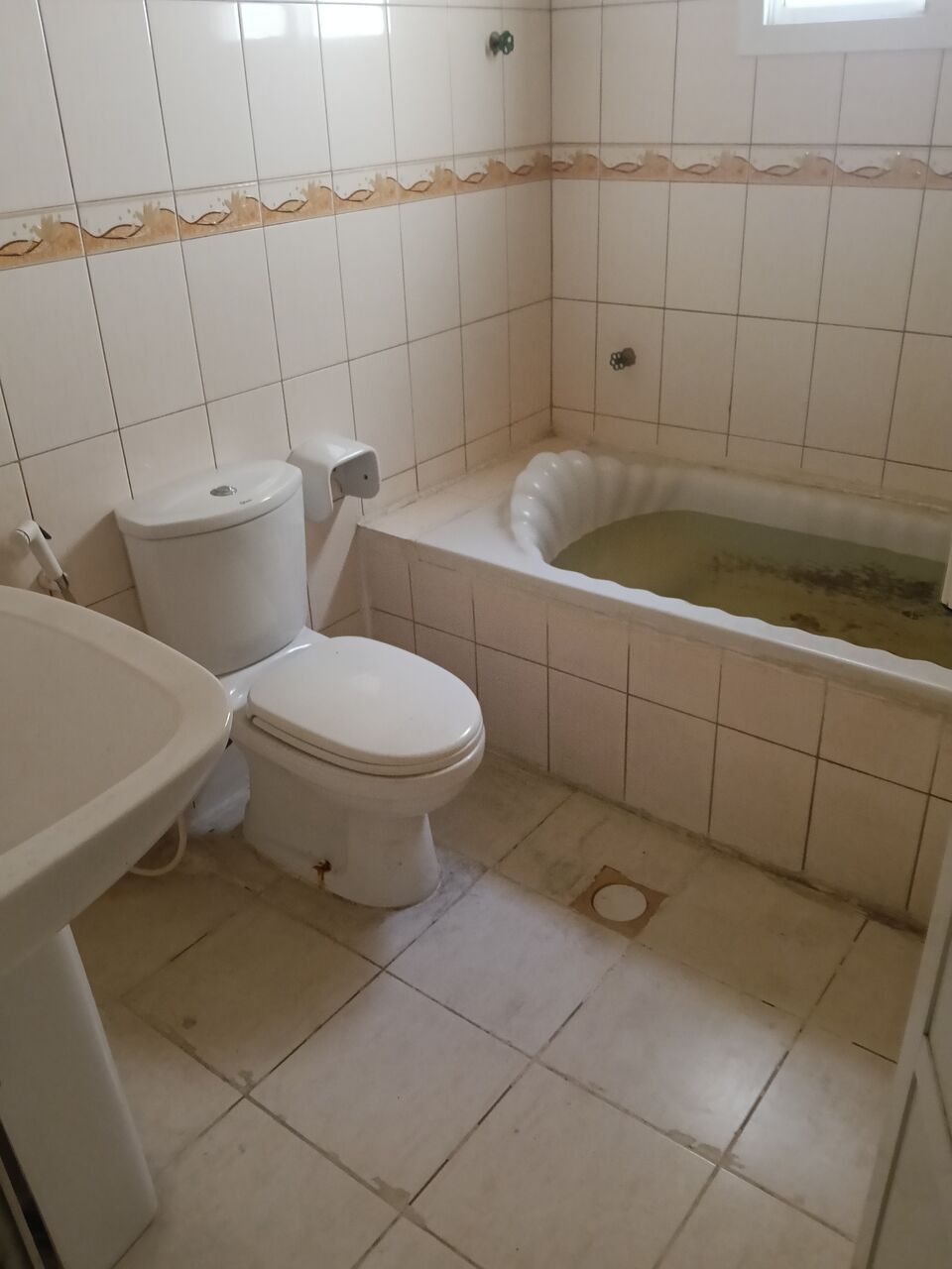 Salmaniya, Apartments, Flats, Houses & Villas, BHD 180/month,  2 BR,  2 Bedroom Unfurnished Flat For Rent Without Ewa