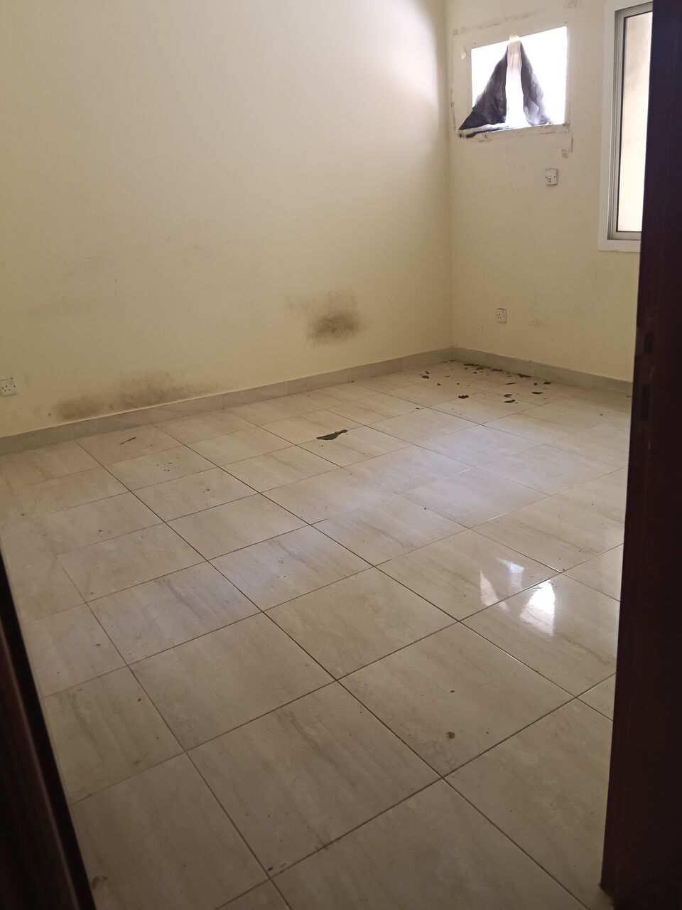 Salmaniya, Apartments, Flats, Houses & Villas, BHD 180/month,  2 BR,  2 Bedroom Unfurnished Flat For Rent Without Ewa