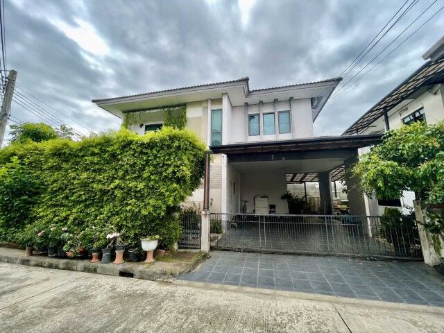 Bangkok, Real Estate For Sale, THB 8490000,  3 BR,  57 Sq. Feet,  Urgent Sale, Corner Detached House, Habitia Watcharapol, Beautiful House With Garden.