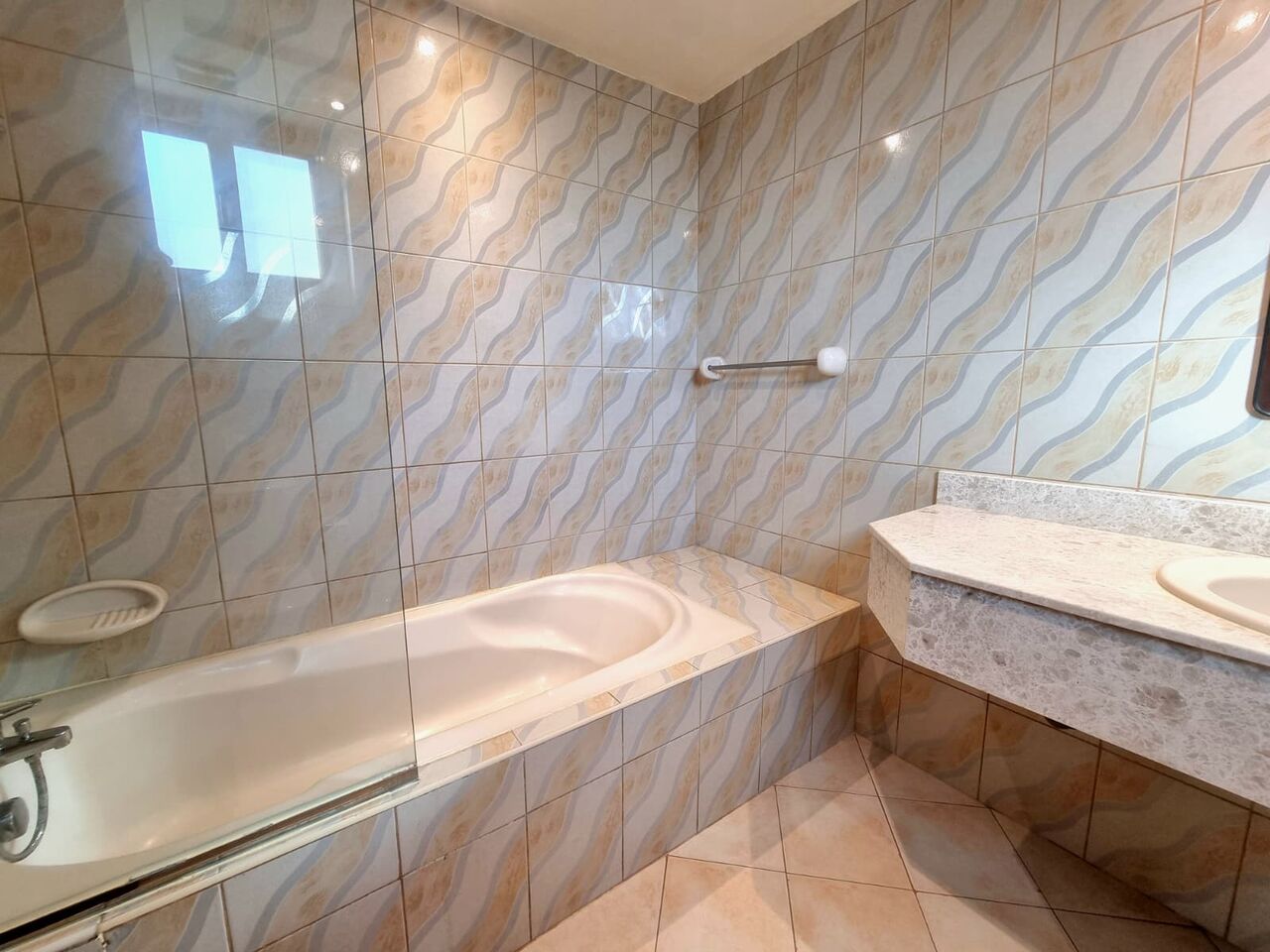 Amwaj Islands, Apartments, Flats, Houses & Villas, BHD 550/month,  Furnished,  3 BR,  200 Sq. Meter,  Spacious 3 BR FF Apartment With Balcony & Closed Kitchen & Wifi