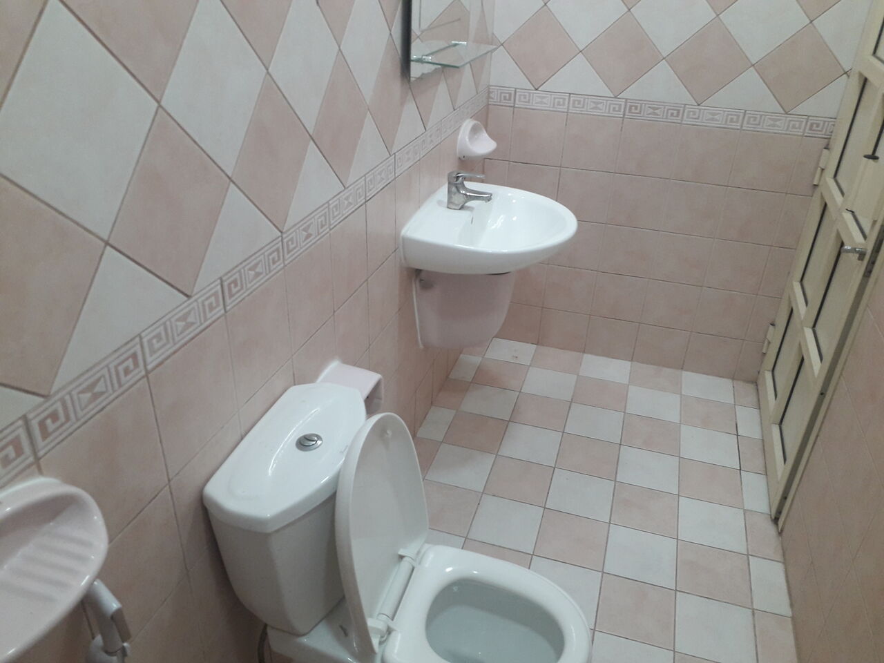Salmaniya, Apartments, Flats, Houses & Villas, BHD 130/month,  Studio,  70 Sq. Meter,  Studio Semi Furnished Flat Available In Salmaniya Call Aleena