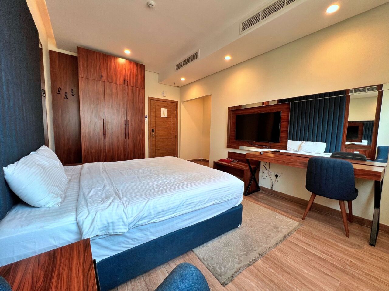 Juffair, Apartments, Flats, Houses & Villas, BHD 200/month,  1 BR,  200BHD Fully Furnished Studio Flat Juffair