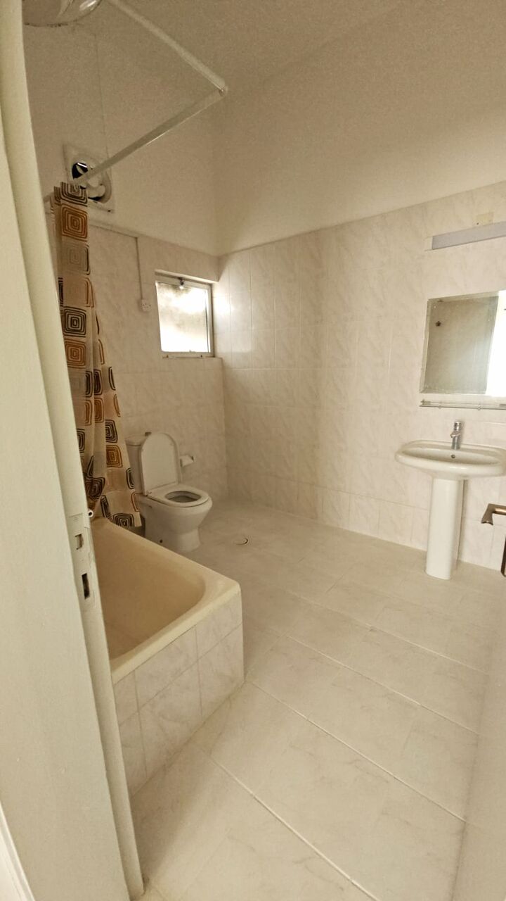 Salmaniya, Apartments, Flats, Houses & Villas, BHD 270/month,  2 BR,  2 Bedroom Un Furnished Flat For Rent With Ewa