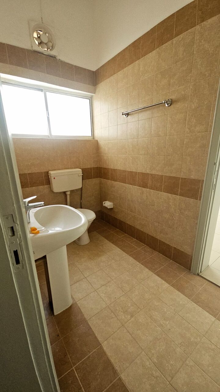 Salmaniya, Apartments, Flats, Houses & Villas, BHD 270/month,  2 BR,  2 Bedroom Un Furnished Flat For Rent With Ewa