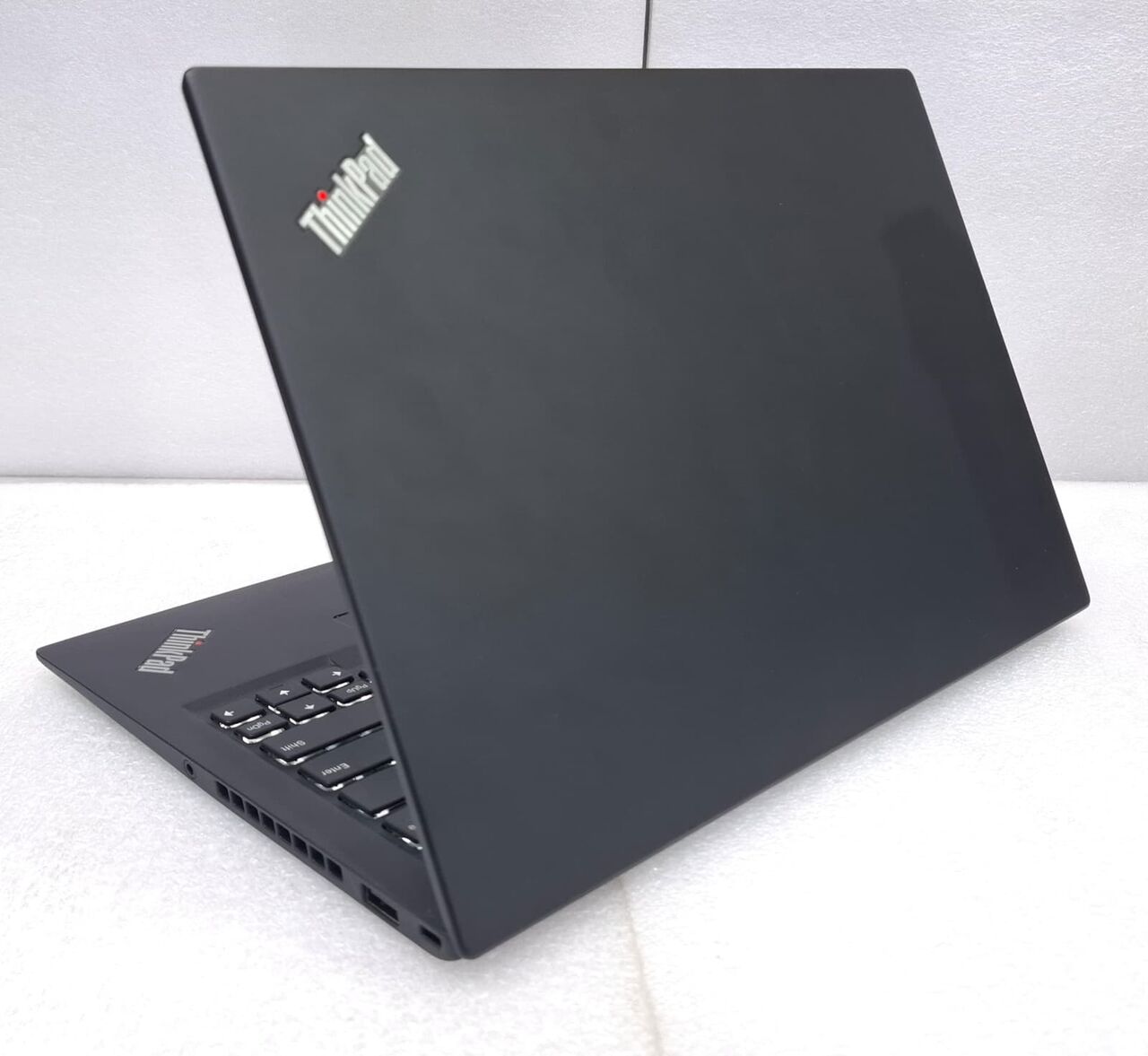 Riffa, Computers, BHD 105,  Lenovo X1 Carbon Core I7 7th Gen Laptop 16GB RAM 14" FHD LED (Free Bag & Mouse 99/-BD Only