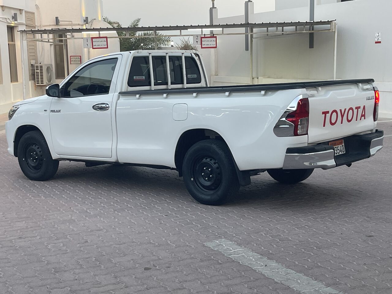 East Riffa, Vehicles, Cars & Trucks , BHD 5900,  Toyota Hilux,  2023,  Manual,  800000 KM,    (2 Door) FOR SALE