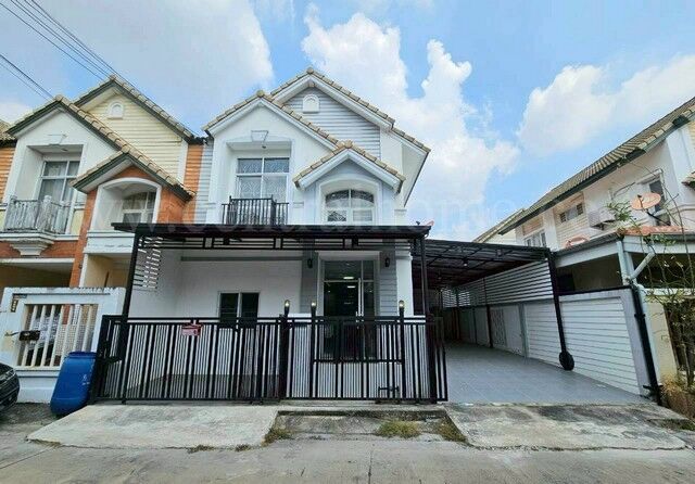 Bangkok, Real Estate For Sale, THB 2290000,  3 BR,  30 Sq. Feet,  Urgent Sale, Townhouse Baan Warangkul Rangsit Khlong 3, Cheapest Price In The Project.