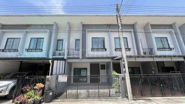 Bangkok, Real Estate For Sale, THB 2550000,  2 BR,  18 Sq. Feet,  Special Price Townhouse Britannia Wongwaen - Chatuchot, Cheap Price, Never Lived In.