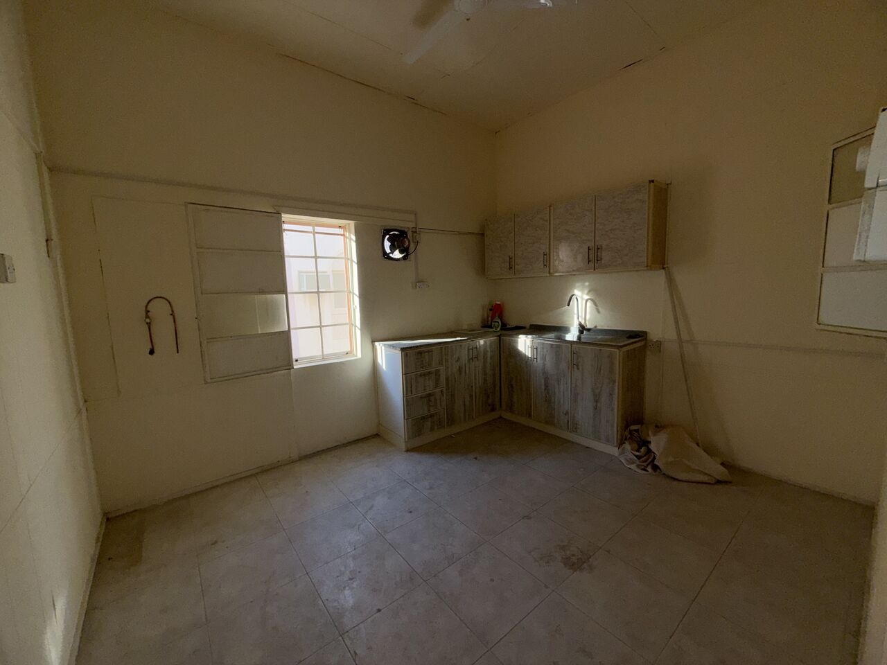 Salmaniya, Apartments, Flats, Houses & Villas, BHD 125/month,  2 BR,  2 Bedroom Flat For Rent Without Ewa