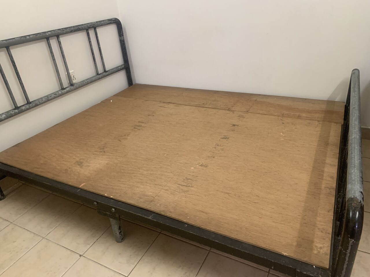 Hidd, Furniture, BHD 19,  Heavy Steel Bed-King Size-Free
