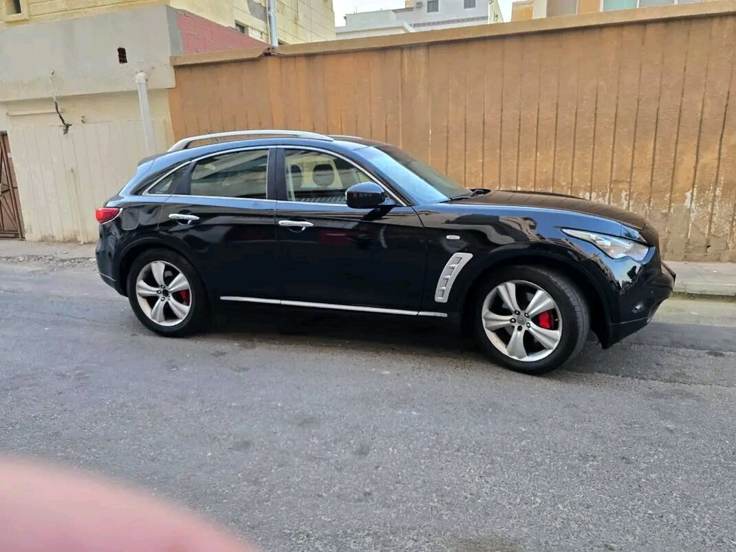 Jeddah, Vehicles, Cars & Trucks , SAR 22000,  Infiniti FX,  2009,  Automatic,  300000 KM,  35 Six Cylinders Price Negotiable