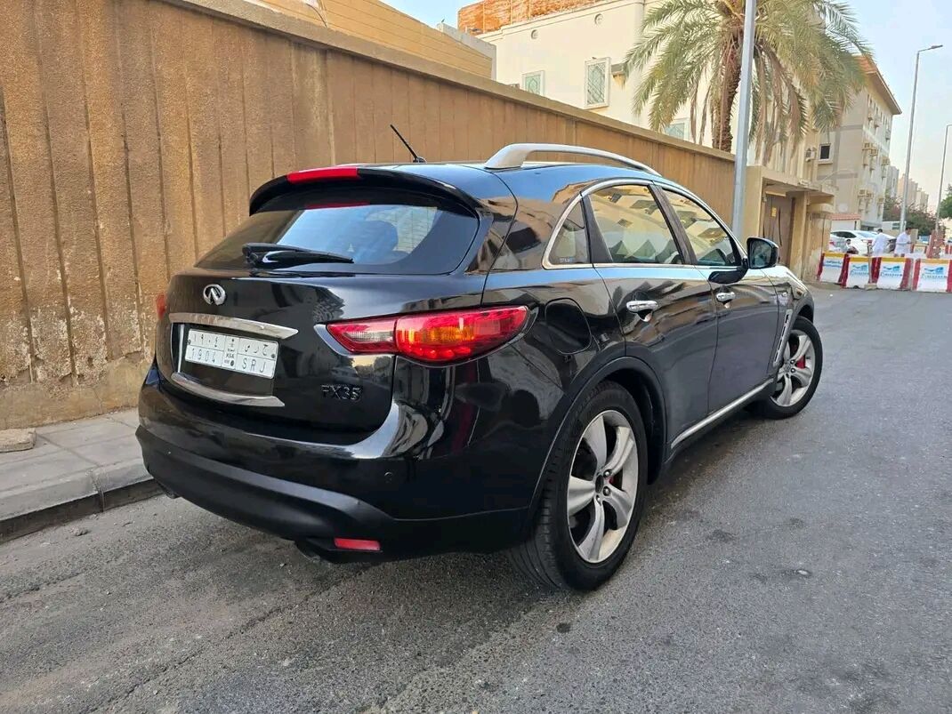 Jeddah, Vehicles, Cars & Trucks , SAR 22000,  Infiniti FX,  2009,  Automatic,  300000 KM,  35 Six Cylinders Price Negotiable