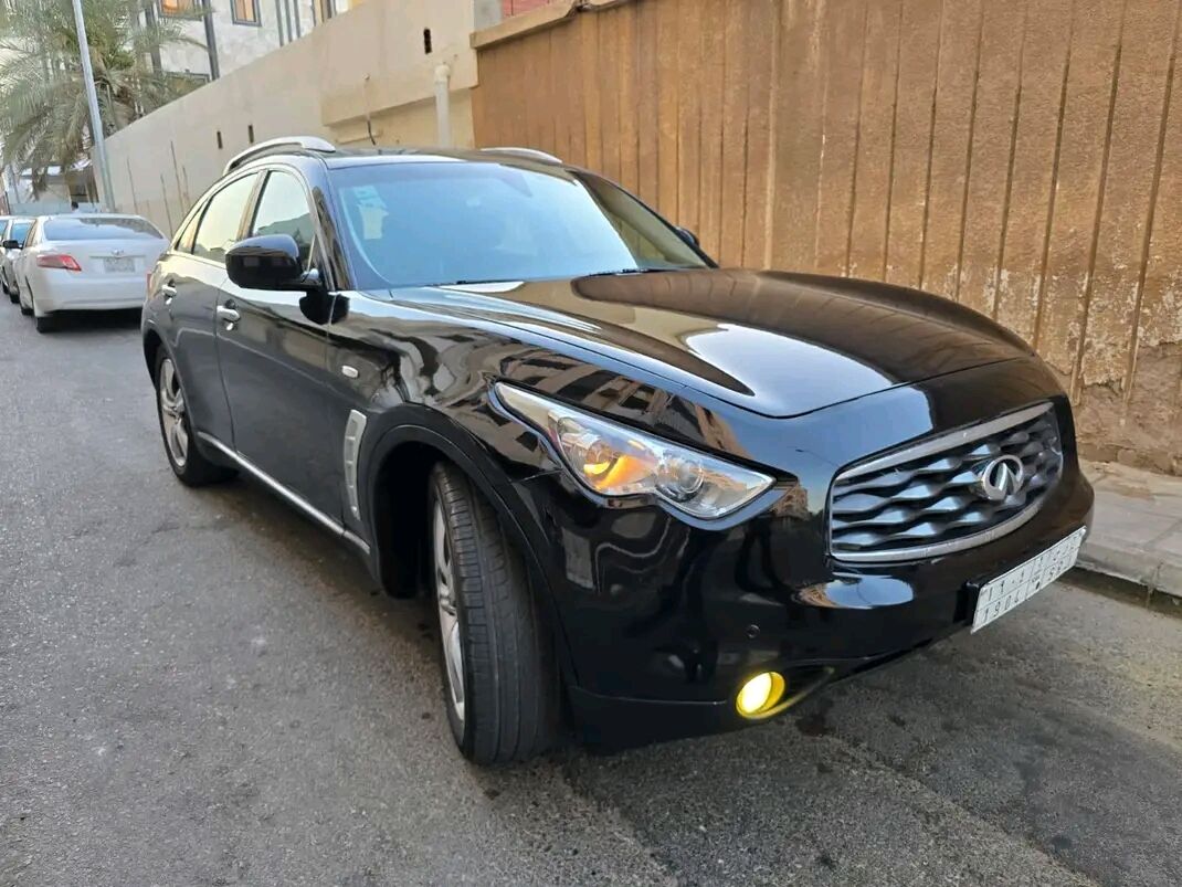 Jeddah, Vehicles, Cars & Trucks , SAR 22000,  Infiniti FX,  2009,  Automatic,  300000 KM,  35 Six Cylinders Price Negotiable