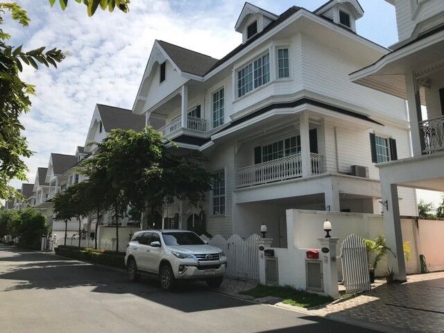 Bangkok, Villas, THB 85000,  55 Sq. Feet,  Large Detached House For Rent, European Style, 3 Floors, Swimming Pool View, 4 Bedrooms,