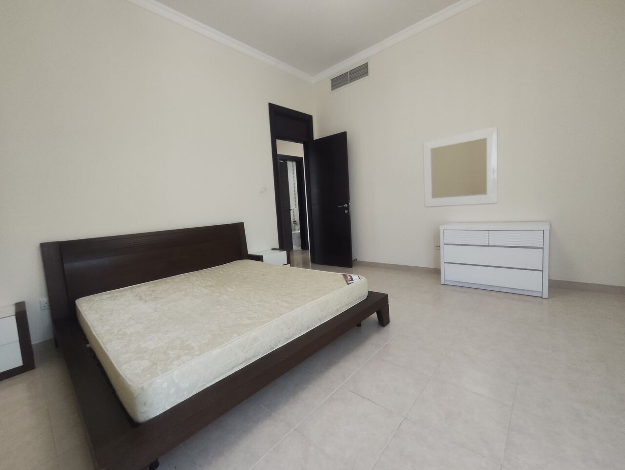 Adliya, Apartments, Flats, Houses & Villas, BHD 350/year,  2 BR,  Gorgeous Fully Furnished 2 Bhk Flat At Adliya Just For 350 Bhd