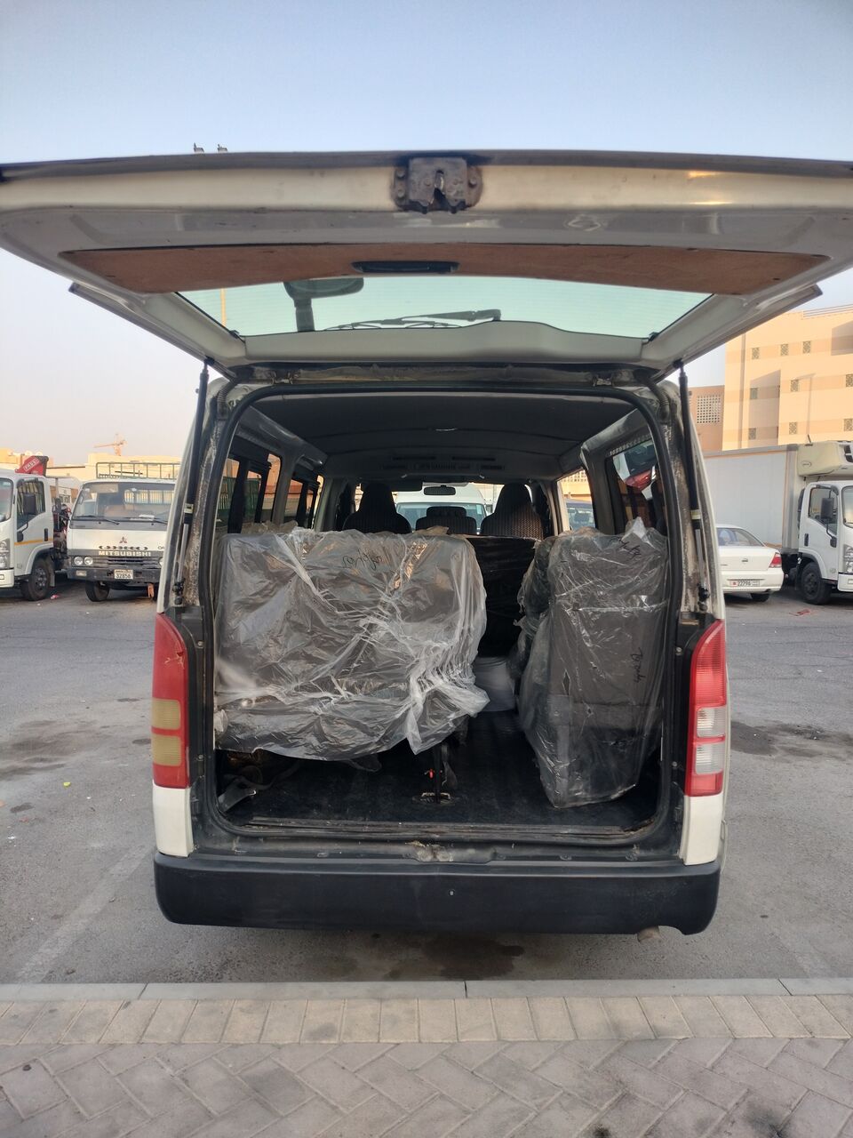 Manama, Vehicles, Cars & Trucks , Toyota Hi-Ace,  2015,  Manual,  300000 KM,   Toyota Hiace Passenger
