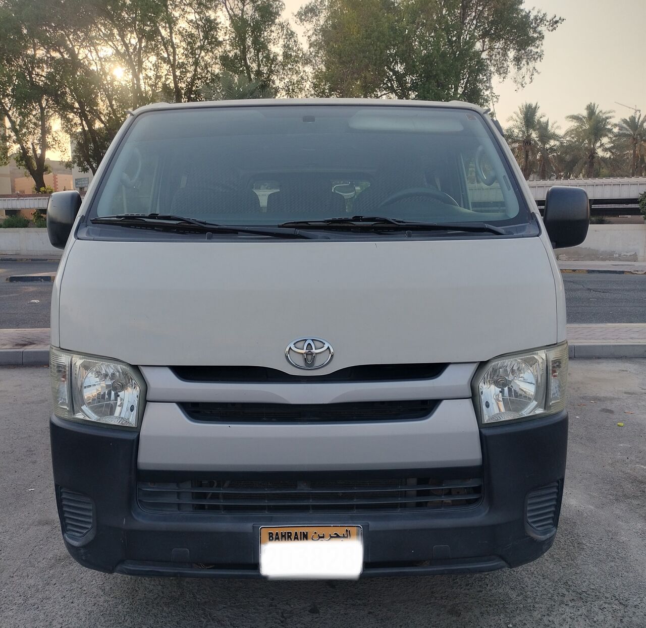 Manama, Vehicles, Cars & Trucks , Toyota Hi-Ace,  2015,  Manual,  300000 KM,   Toyota Hiace Passenger