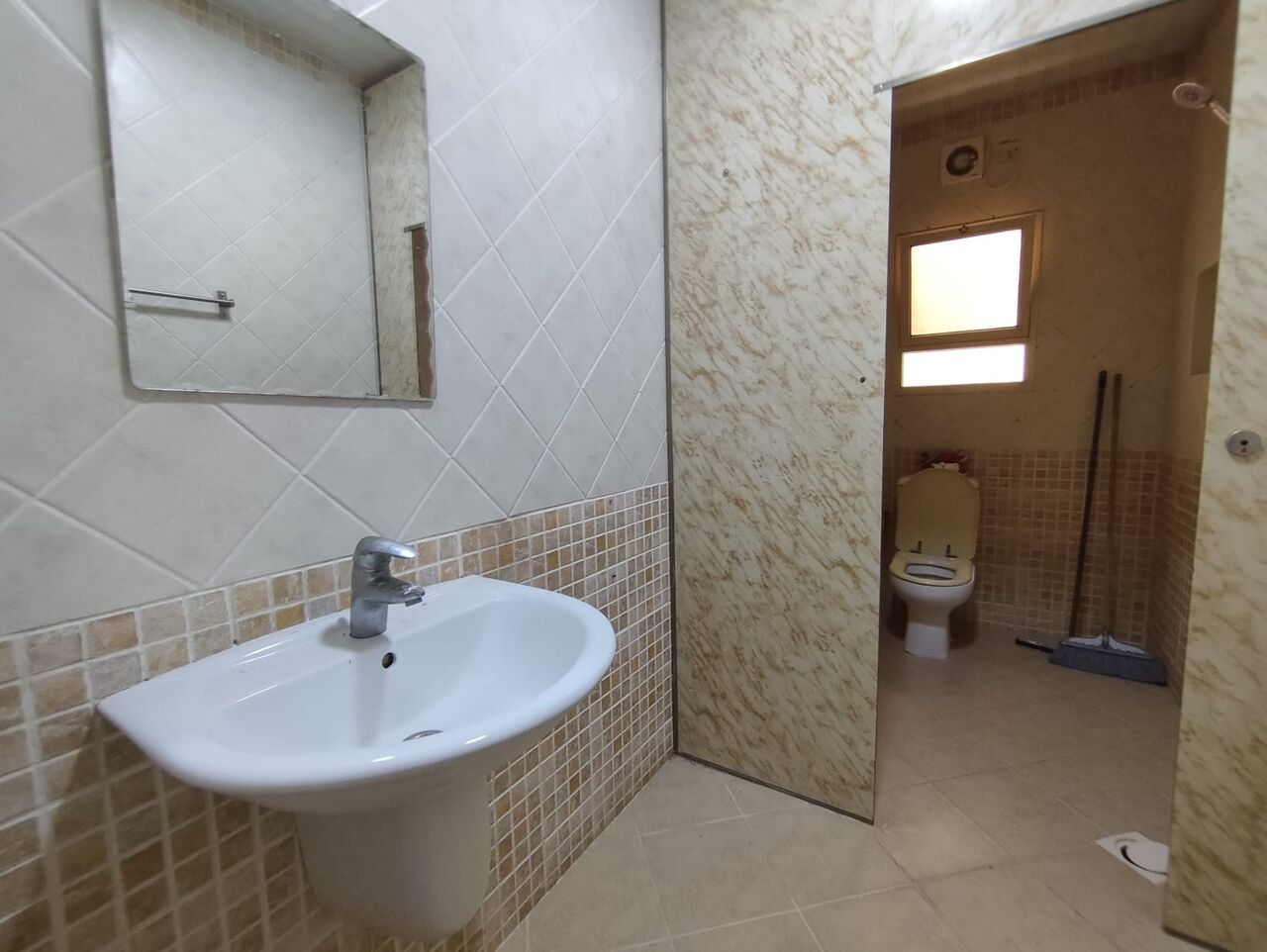 Janabiya, Apartments, Flats, Houses & Villas, BHD 160/year,  1 BR,  Janabiya:- Furnished Studio Flat On Rent With Unlimited Ewa..
