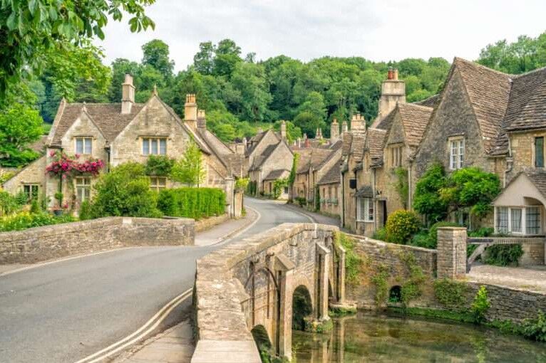 London, Travel, The Tailor-made Day Trips To Cotswolds Offer Direct Pickups In Luxury AC Coaches And Miniv