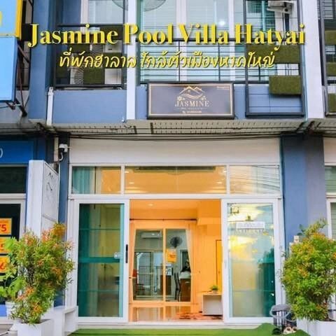 Bangkok, Real Estate For Sale, THB 4500000,  3 BR,  28 Sq. Feet,  For Sale: 2-storey Commercial Building With Swimming Pool, 28 Sq M, Year 