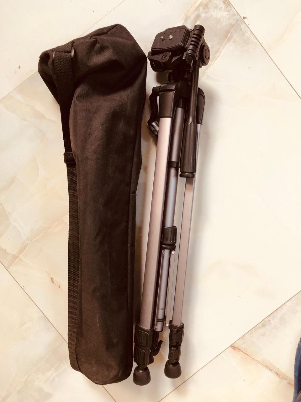 Riyadh, Household Items, SAR 100,  Aluminum Alloy Tripod For DSLR