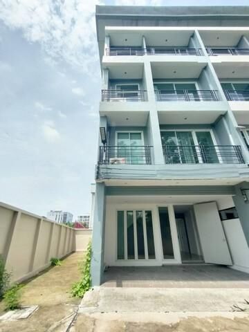 Bangkok, Villas, THB 25000,  50 Sq. Feet,  Home Office For Rent, 4 Floors, 300 Sq M, Corner Room, Ramindra Area. Near Fashion Island