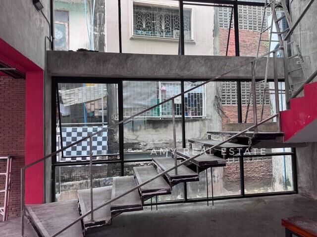 Bangkok, Villas, THB 250000,  250 Sq. Feet,  Building For Rent, 2.5 Floors, 900 Sq M, Huai Khwang Area, Sutthisan, Din Daeng, Near MRT