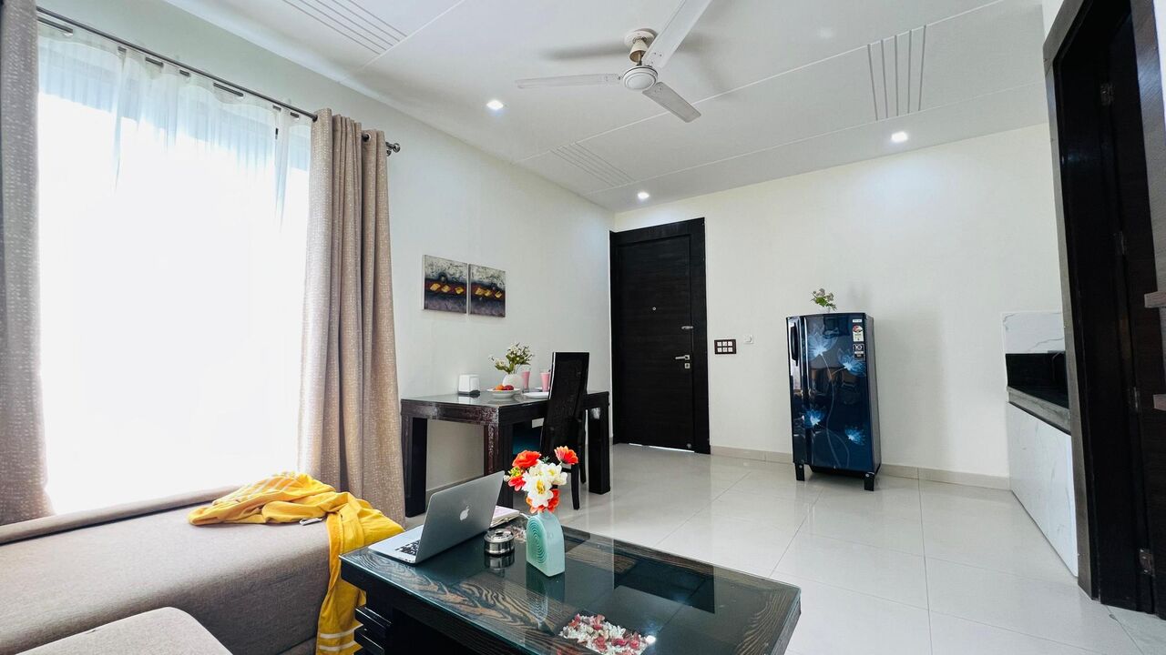 Gurugram, Apartments, Flats, Houses & Villas, INR 4000/day,  Furnished,  1 BR,  550 Sq. Meter,  One Bedroom Apartment
