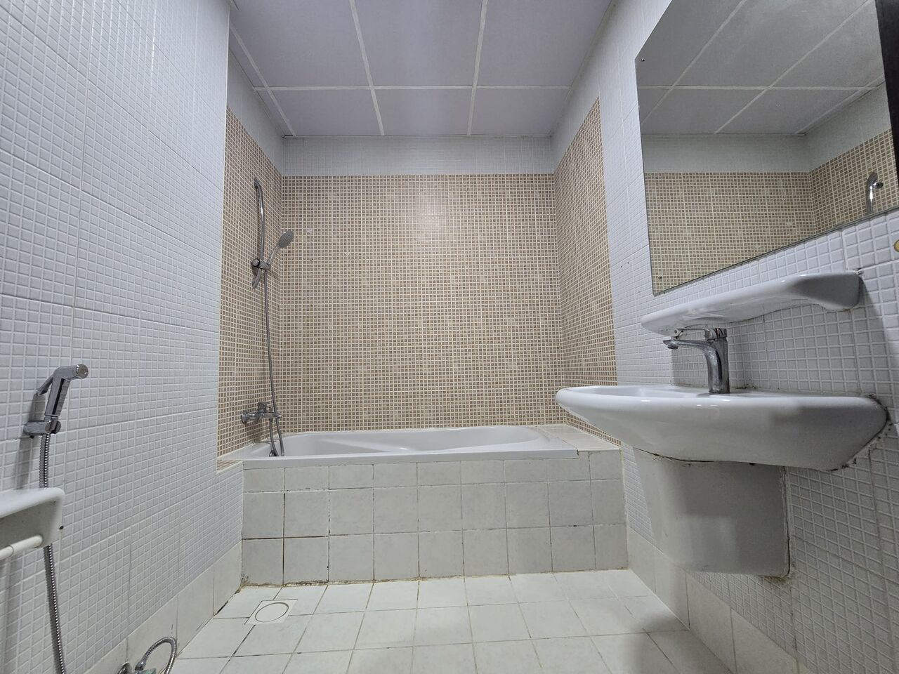 Sanabis, Apartments, Flats, Houses & Villas, BHD 420/month,  Furnished,  3 BR,  Apartment For Rent In Sanabis | Maid