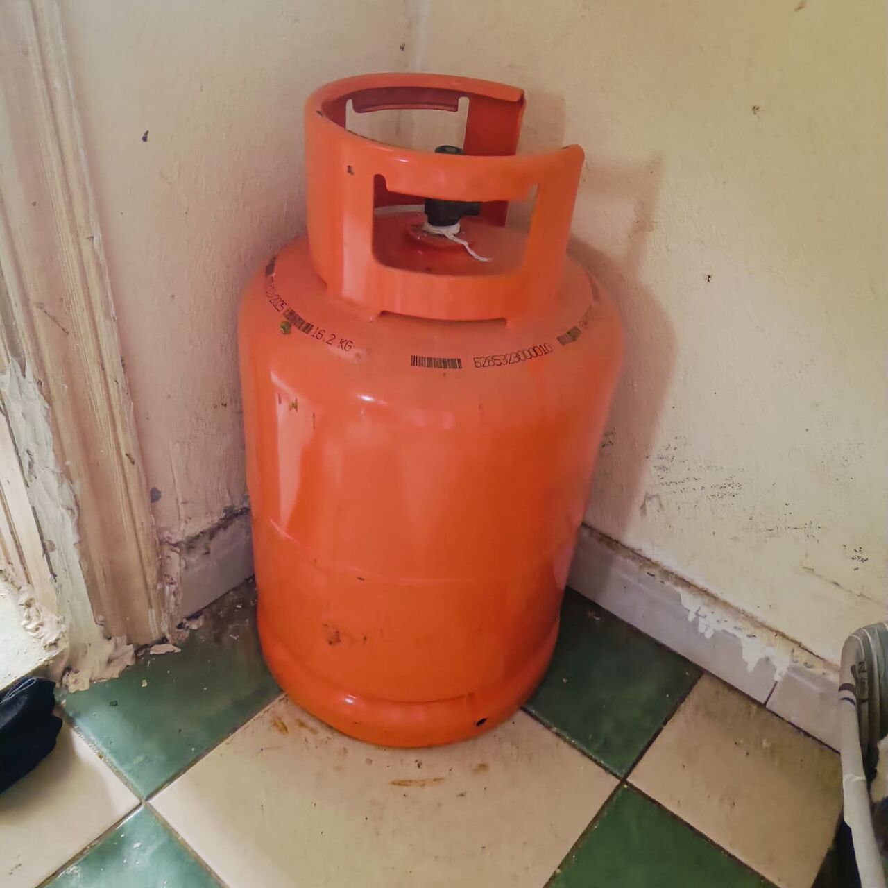 Jeddah, Household Items, SAR 200,  Gas Cylinder And Refrigerator