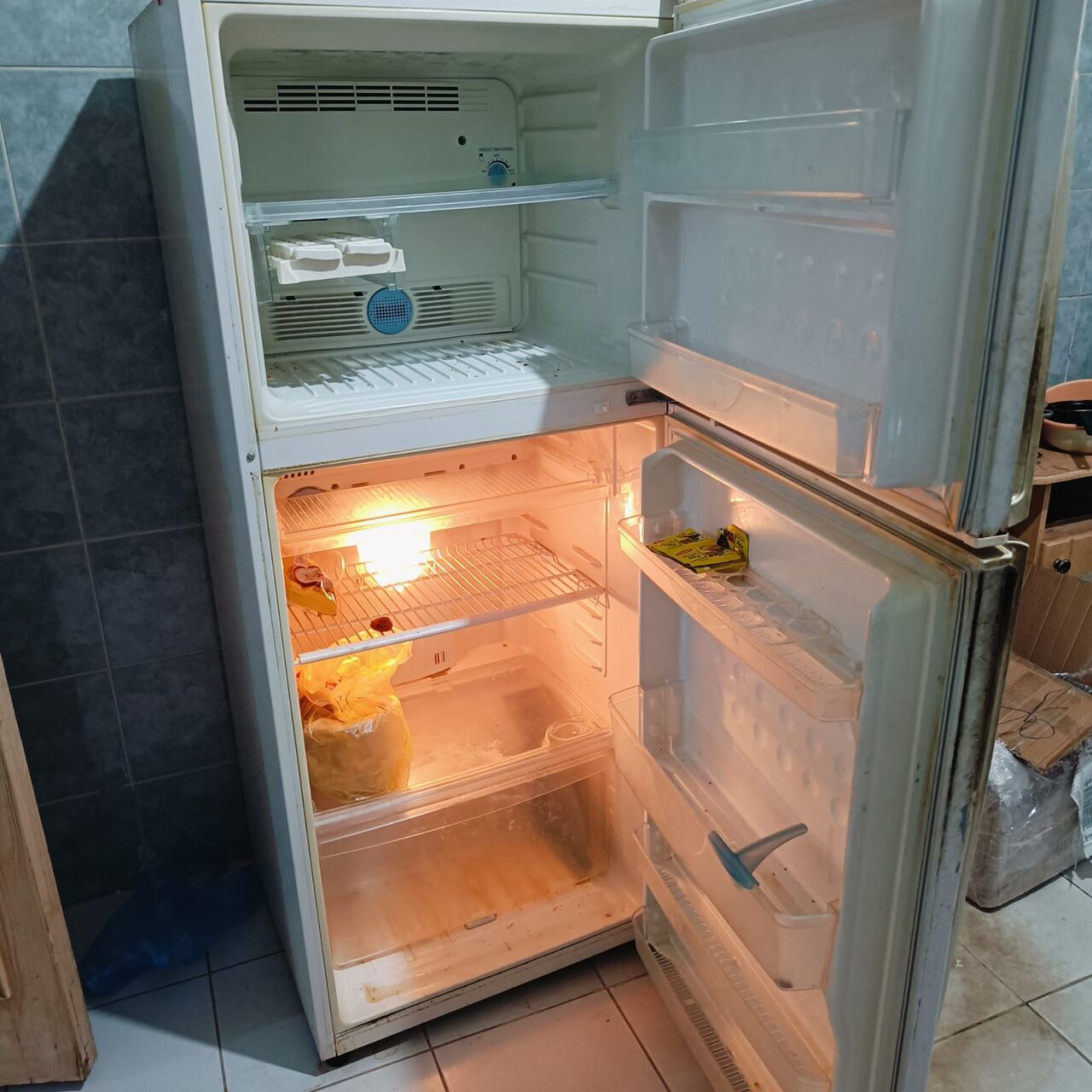 Jeddah, Household Items, SAR 200,  Gas Cylinder And Refrigerator