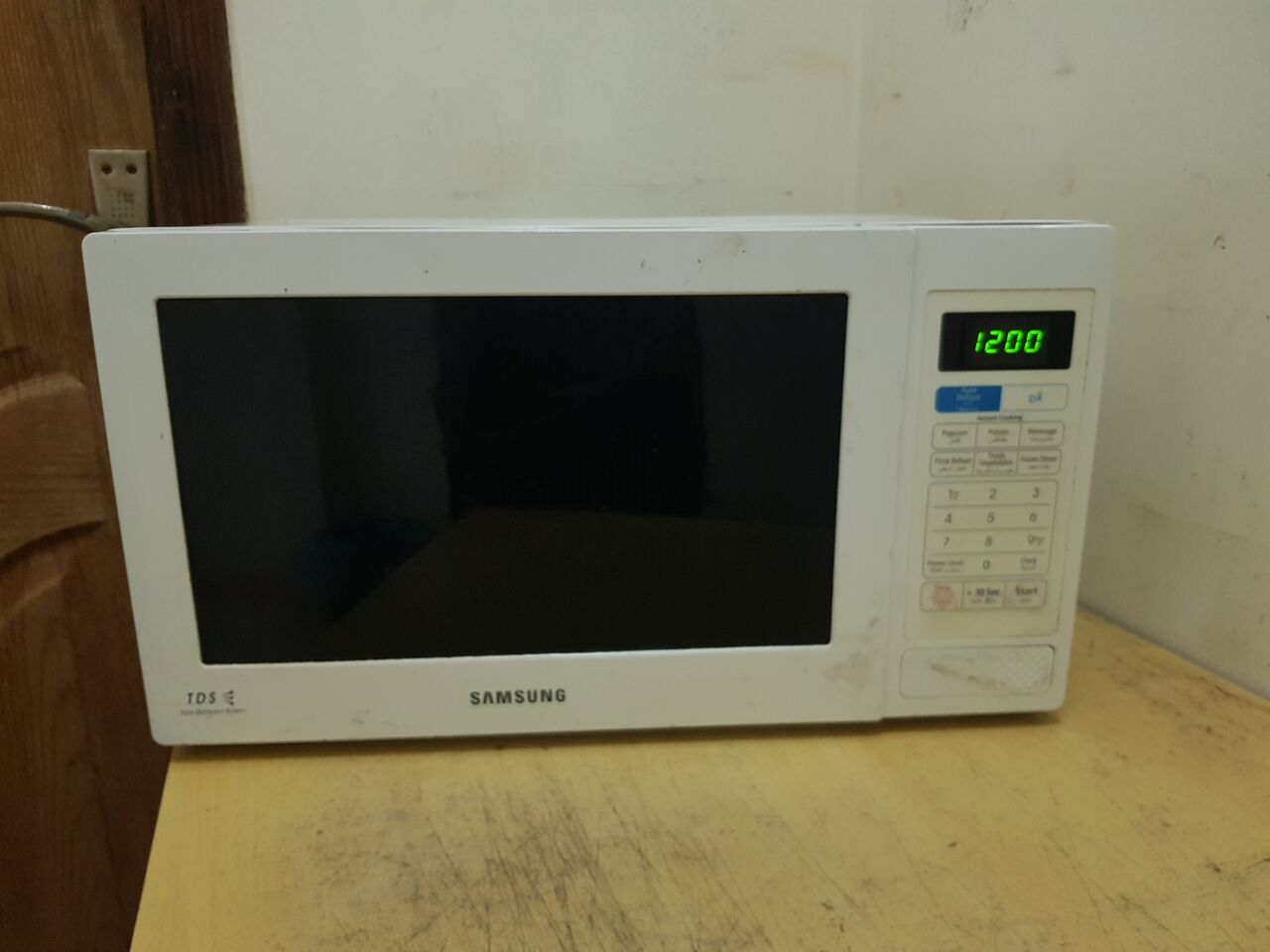 Al Safa, Electronics, SAR 260,  Samsung Microwave, Sandwich Toaster, Cloth Dryer Stand - Urgent Sale