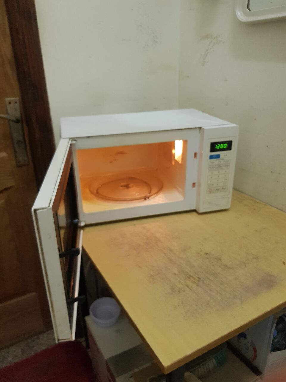 Al Safa, Electronics, SAR 260,  Samsung Microwave, Sandwich Toaster, Cloth Dryer Stand - Urgent Sale