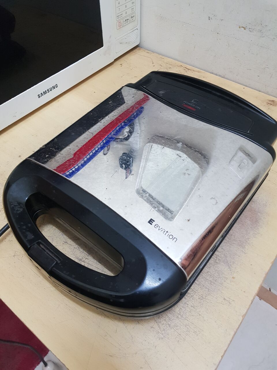 Al Safa, Electronics, SAR 260,  Samsung Microwave, Sandwich Toaster, Cloth Dryer Stand - Urgent Sale