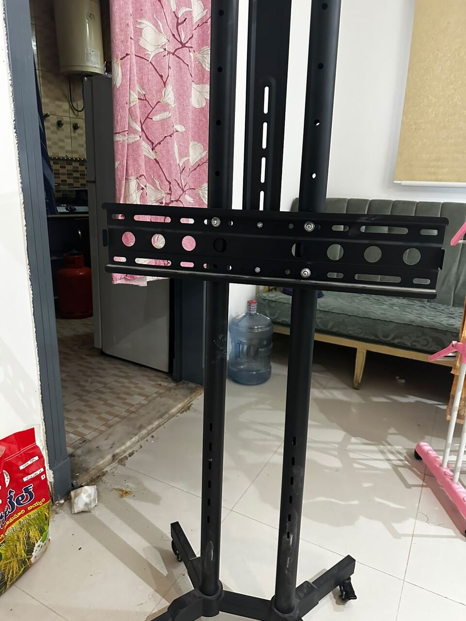 Al Wizarat, Household Items, SAR 100,  32"&ndash;75" TVs (depending On TV Weight And VESA Size).