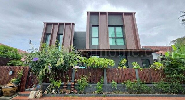 Bangkok, Real Estate For Sale, THB 9900000,  6 BR,  64 Sq. Feet,  Reduced Price Of Single House, Baan Pla Thong, Srinakarin, Near MRT Sri Dan Station.