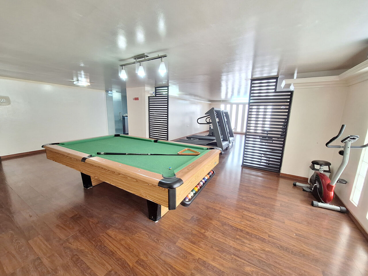 Juffair, Apartments, Flats, Houses & Villas, BHD 350/month,  Furnished,  2 BR,  150 Sq. Meter,  Highly Spacious | Free Wifi & Hk | Closed Kitchen | Family Building | With CPR Address