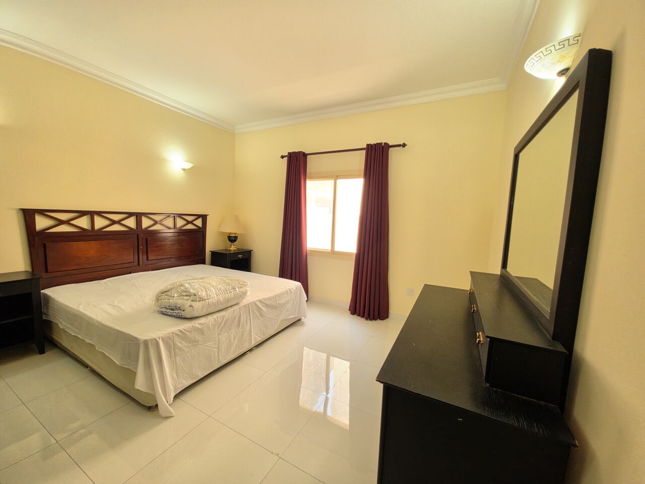 Juffair, Apartments, Flats, Houses & Villas, BHD 425/month,  Furnished,  3 BR,  180 Sq. Meter,  Huge 3 Bhk | Gas Connection | Free Wifi & Hk | Balcony | Closed Kitchen | Family Building