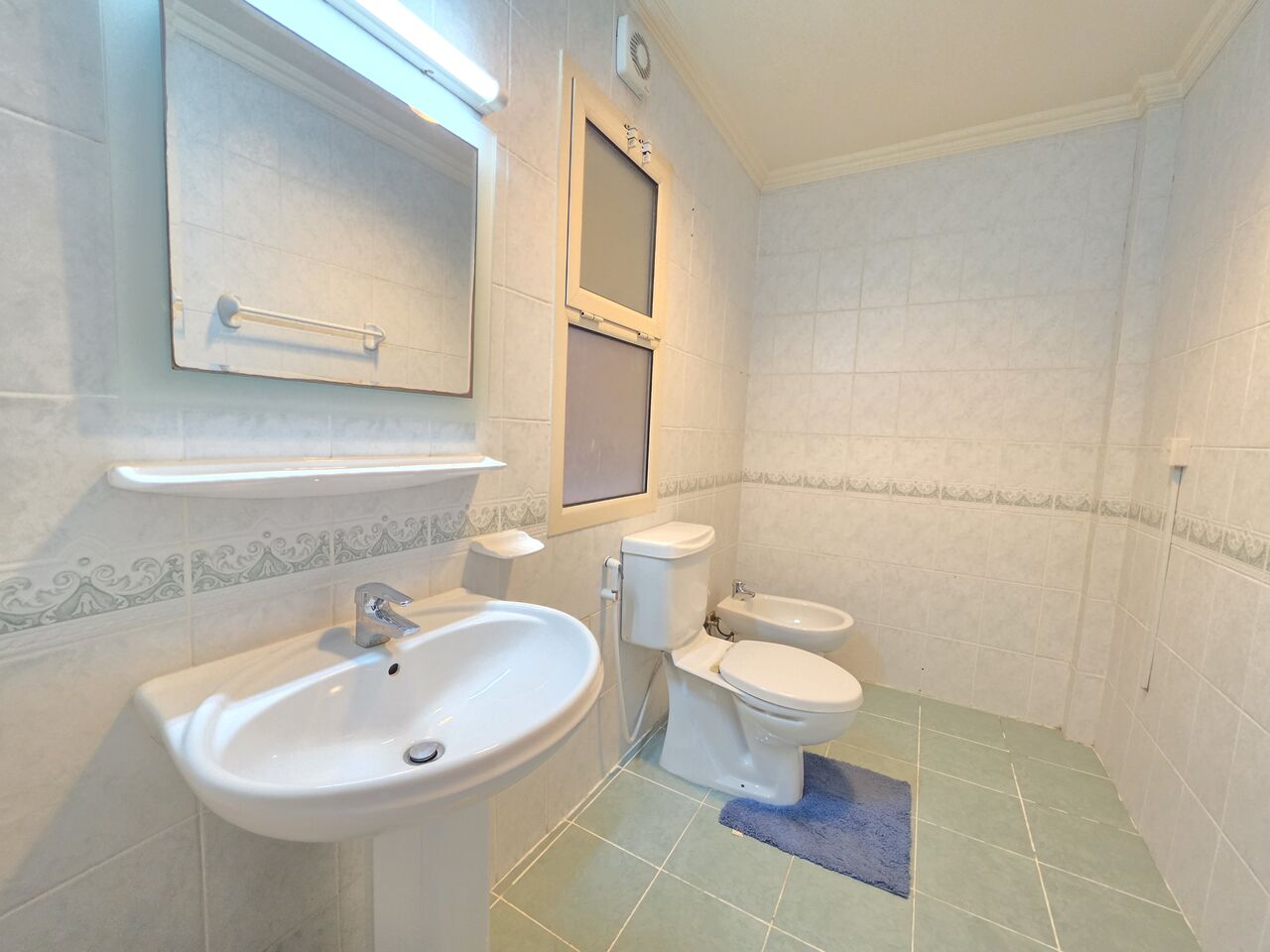 Juffair, Apartments, Flats, Houses & Villas, BHD 425/month,  Furnished,  3 BR,  180 Sq. Meter,  Huge 3 Bhk | Gas Connection | Free Wifi & Hk | Balcony | Closed Kitchen | Family Building