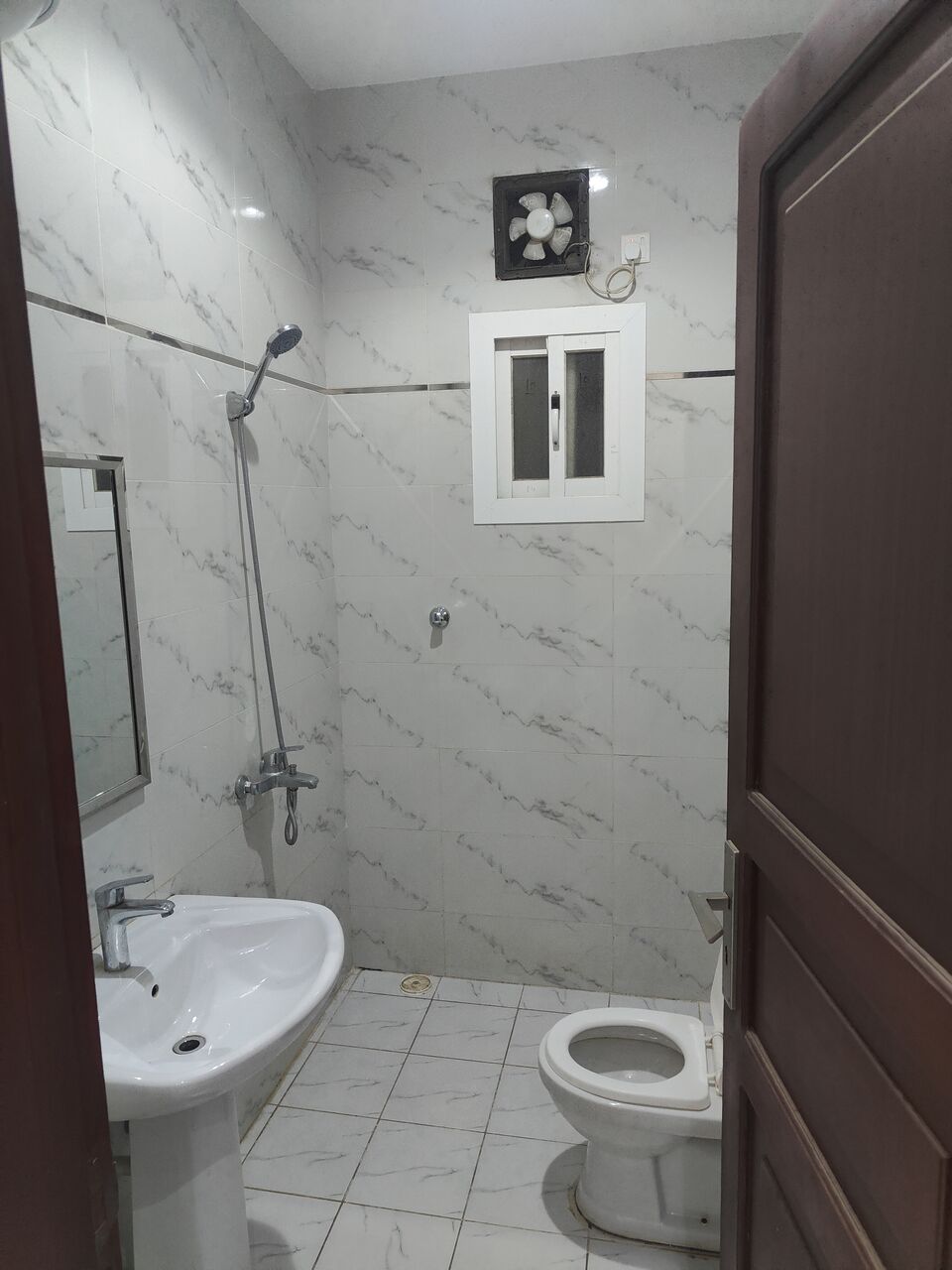 Jeddah, Rooms for Rent, SAR 1000/month,  One Room In A 2BHK Flat In Al-Fadeylah, Opposite Khumrah/Qryniah/Khomra For One Person.