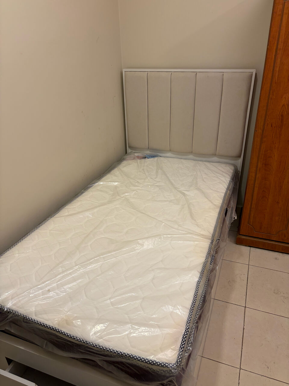 Al Khobar Al Shamalia, Furniture, SAR 500,  2 New Queen Size Wooden Bed And Two Steel Bed With Mattress
