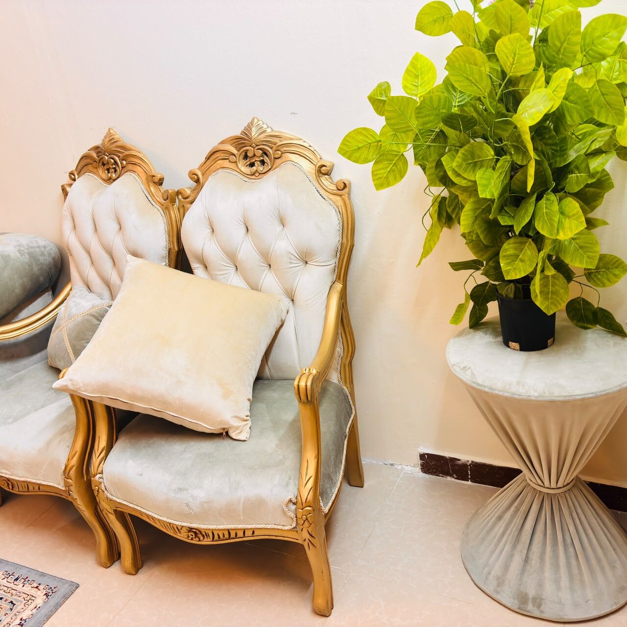 Jeddah, Furniture, SAR 3000,  9 Seater Sofa With Chairs & Dining Table